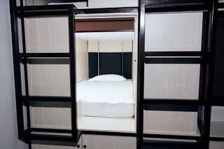 Капсульные отели Hotel Kapsula Нур-Султан Односпальная кровать в общем номере для женщин-1
